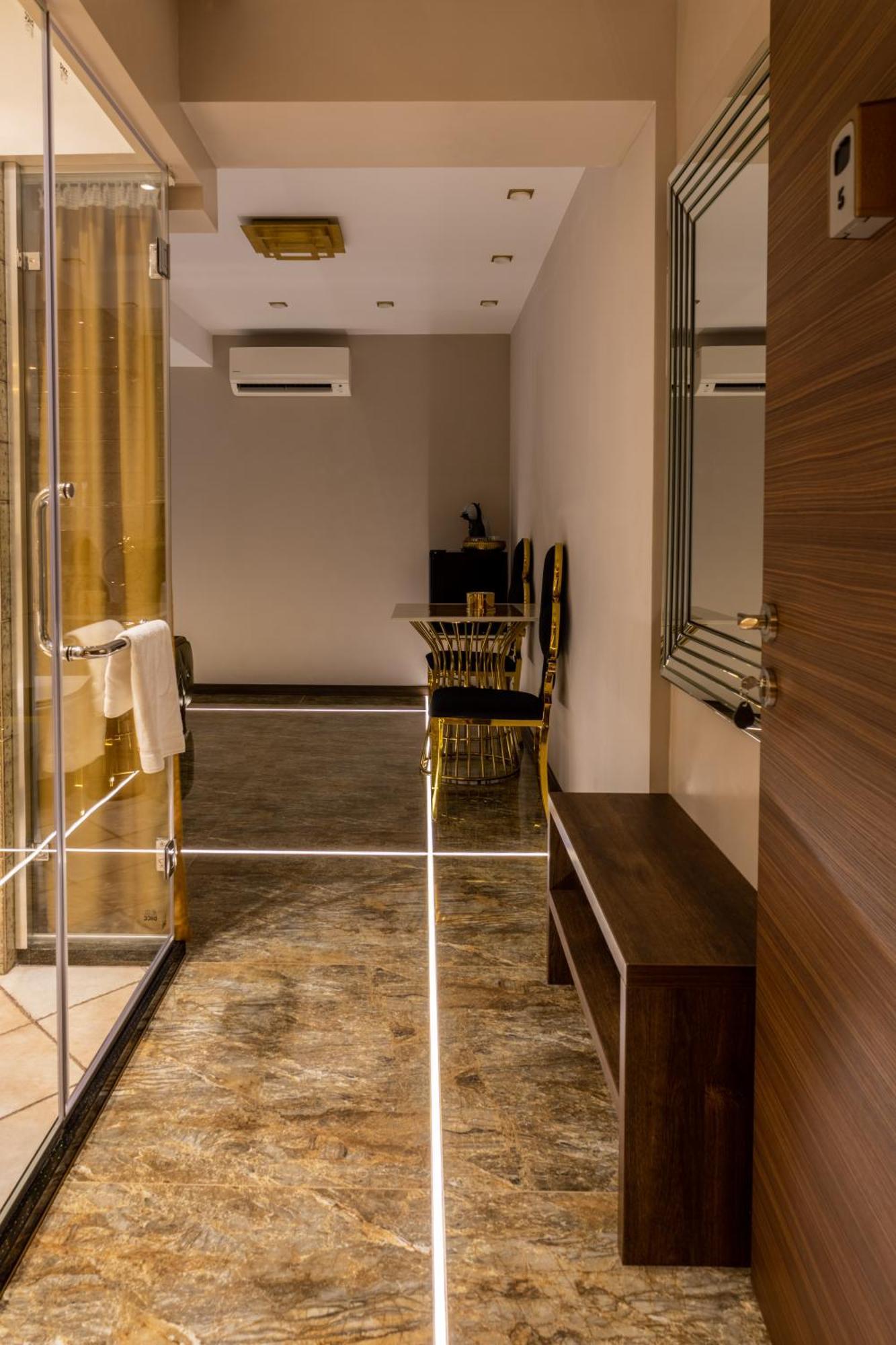 Hidden Bank: Golden Appartement Plovdiv Buitenkant foto
